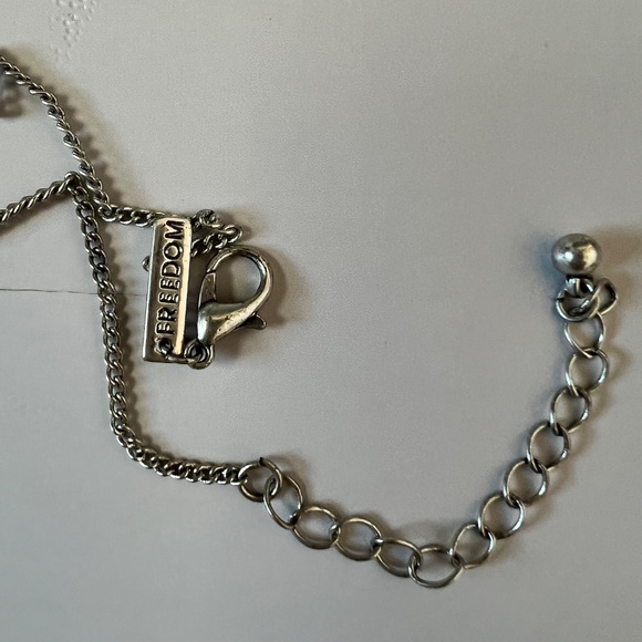 TOPSHOP  Silver Tone Heart Pendant Necklace - Picture 3 of 7